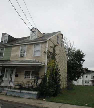 4th image of 570 York St