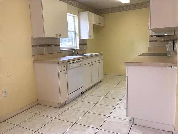4th image of 1426 Long St