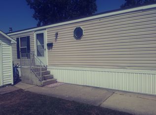 526 Cour Louis St, Warren, MI 48091