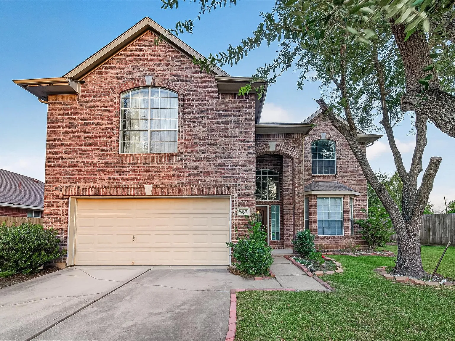 4 bed, 3.0 bath, 2600 sqft, $2,450 — Photo 1