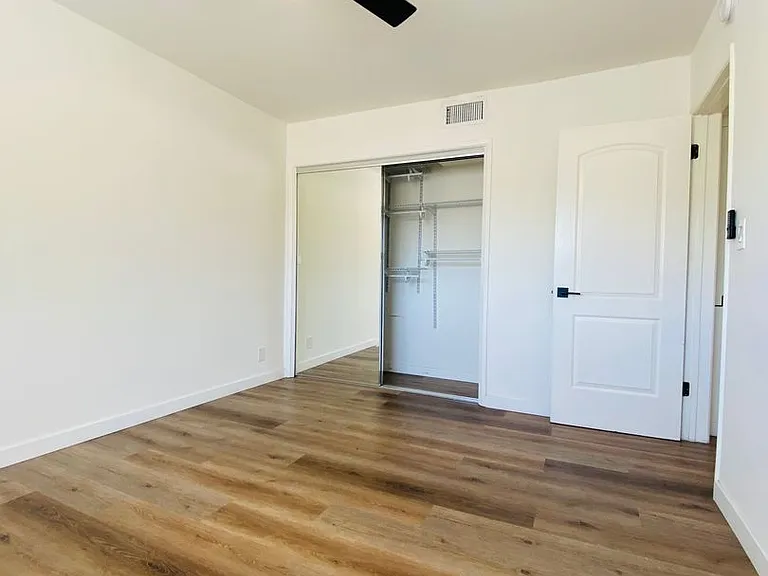 212 S Arnaz Dr — Photo 29