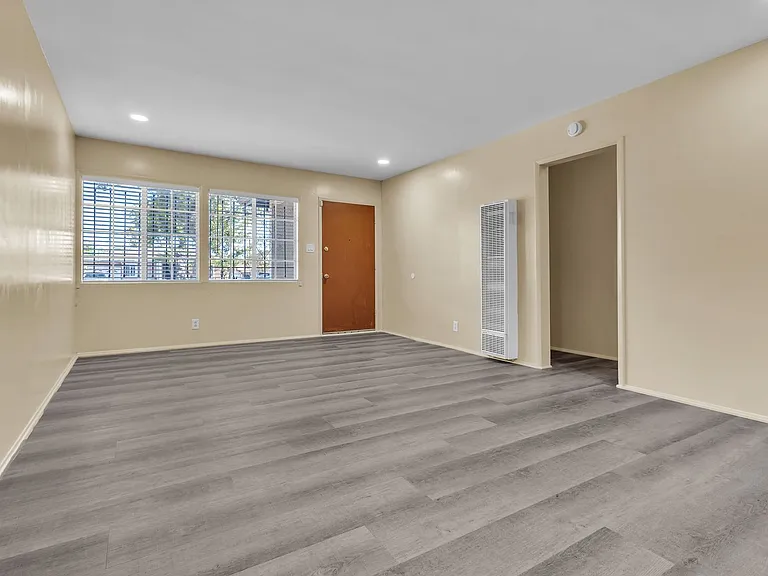 1239 W Carlton Pl — Photo 3