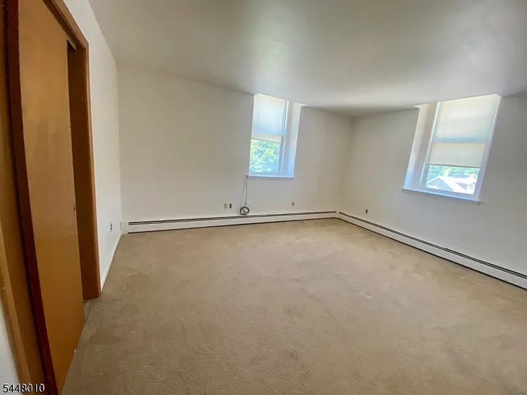 1 Wantage Ave #4 — Photo 2