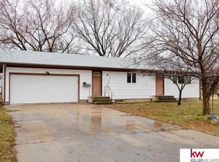 640 John St, Guide Rock, NE 68942