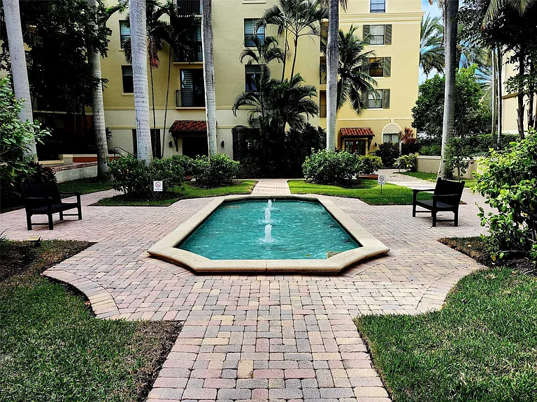720 S Sapodilla Ave #413 — Photo 14