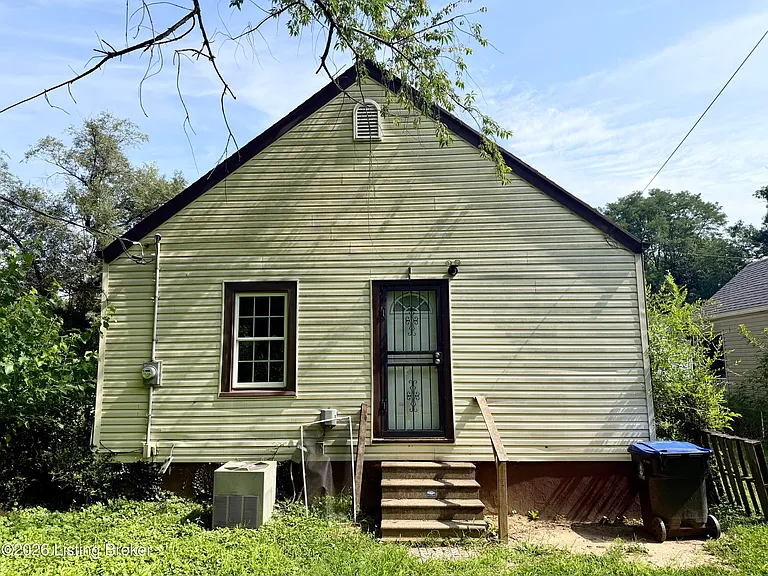 2706 Wyandotte Ave — Photo 9