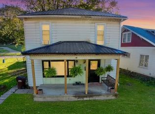33 High St, Glouster, OH 45732