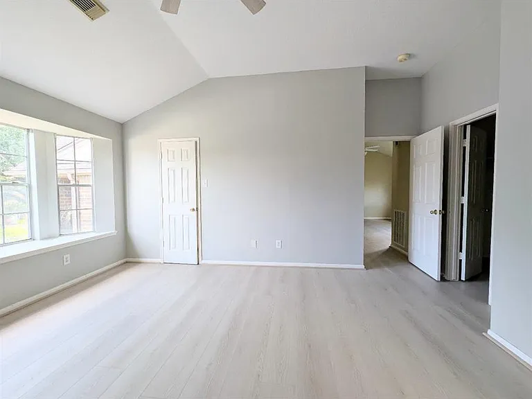 4521 Stonebridge Dr — Photo 7