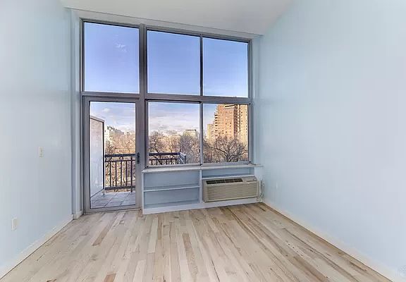 3rd image of 171 Henry St #6A