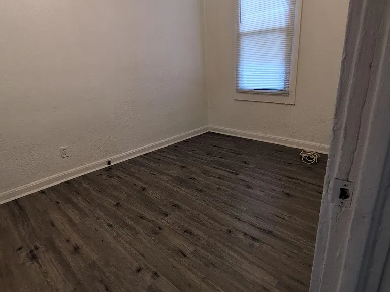 1454 Winthrop St — Photo 6
