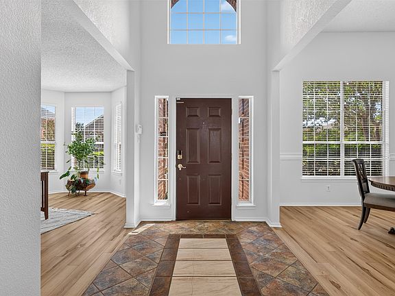3rd image of 1413 Springaire Ln