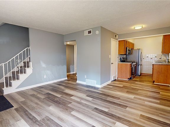 2nd image of 11016 Peony Ave