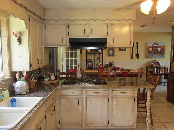 3rd image of 214 Trailwood Cir
