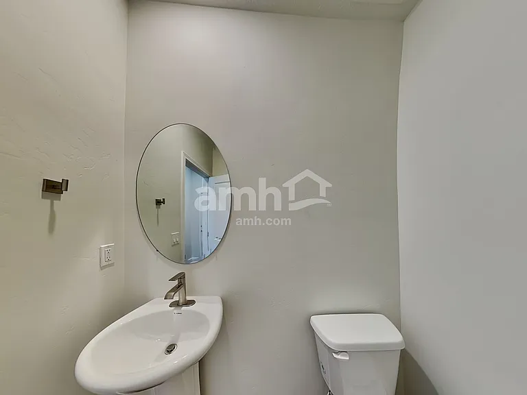 1348 E White St — Photo 7