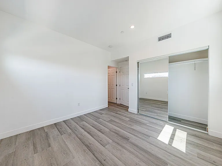 3015 Alsace Ave — Photo 91