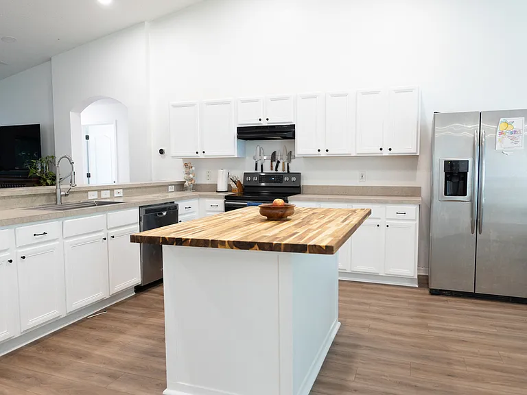 1511 McCrea Dr — Photo 4