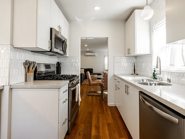 4590 Winona Ave — Photo 9