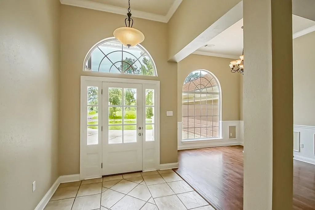 4 bed, 2277 sqft, $2,500 — Photo 4