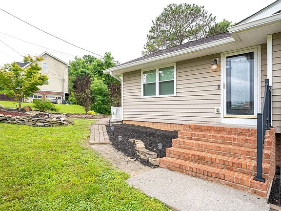 4th image of 109 Shady Brook Ln