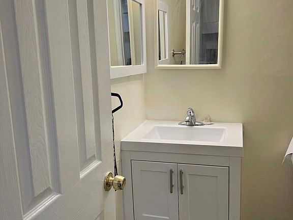 3rd image of 226 Sandalwood Dr Floor 1