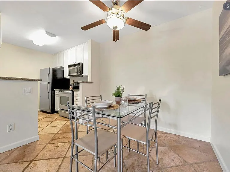 1046 Yarwood Ct — Photo 7
