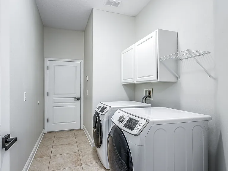 11909 Mandevilla Ct — Photo 17