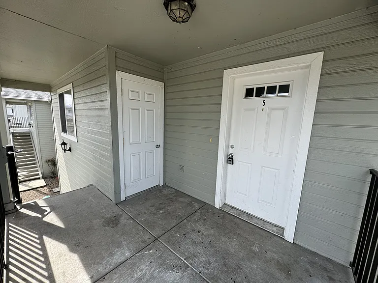 501 Briarwood Dr — Photo 16