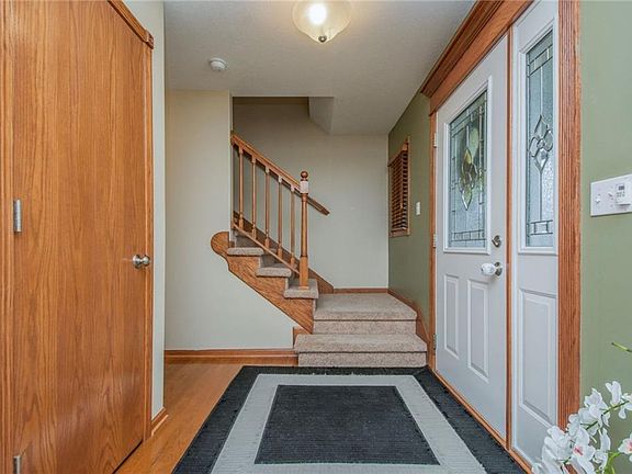 2nd image of 250 10th St NW