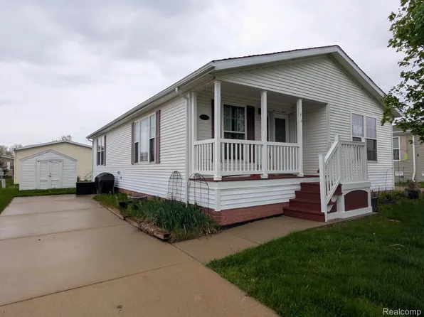 11224 Nearbrook Ct, South Lyon, MI 48178