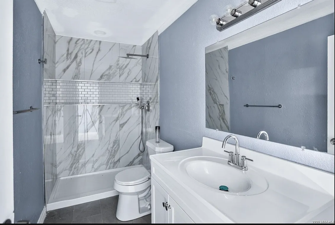 6 bed, 2614 sqft, $2,650 — Photo 3