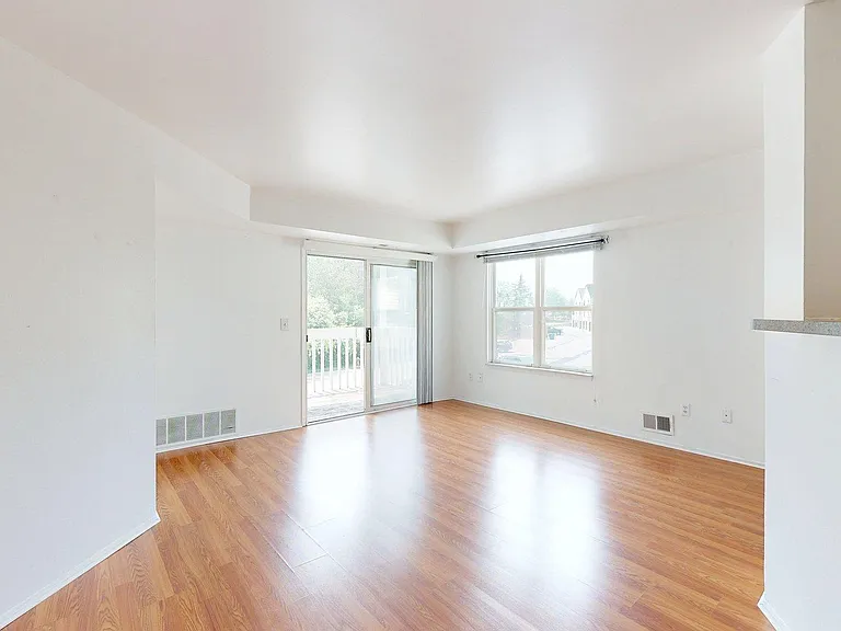 2201 S Huron Parkway 1 #1 — Photo 2