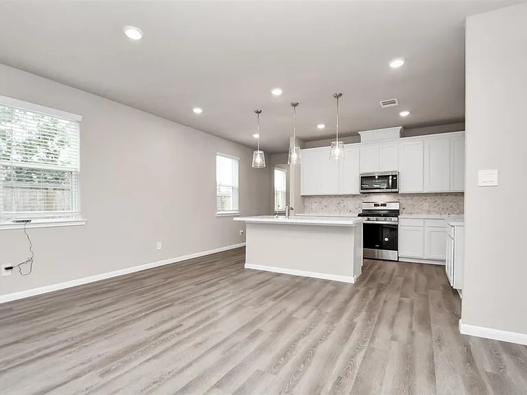 5810 Linda Cove Ln — Photo 9