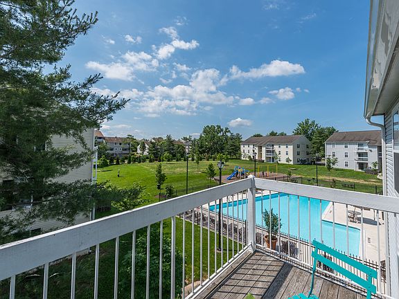4th image of 5401 Claymont Dr #332