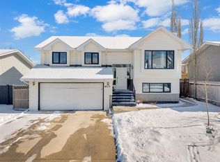 4713 W 46th St, Sylvan Lake, AB T4S 1N3