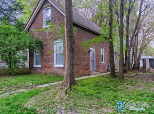 318 N 5th St, Belleville, IL 62220