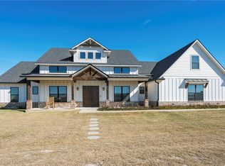 921 Azalea Dr, Franklin, TX 77856