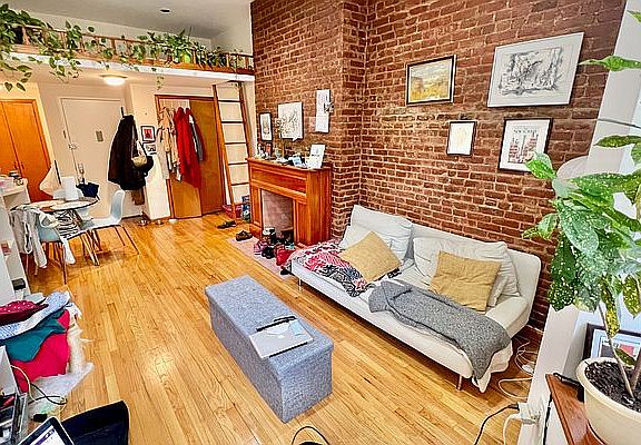 3rd image of 160 W 75th St APT 2a