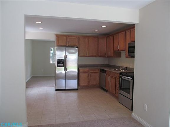 3rd image of 3014 Dennis Ln