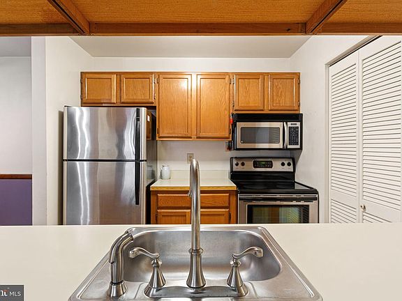 3rd image of 2411 Durham Ct