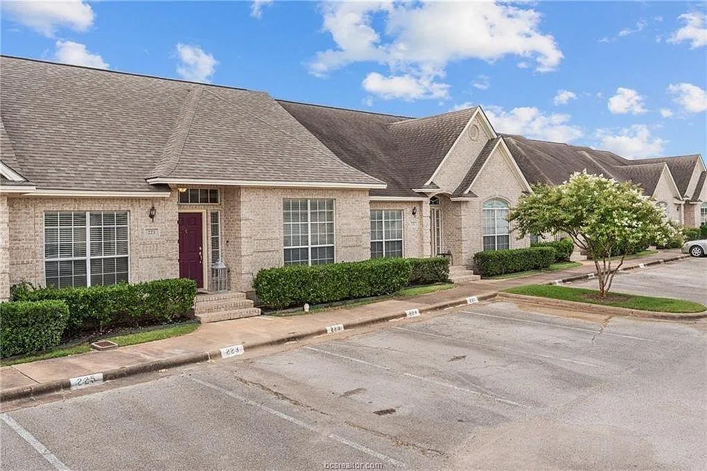 3 bed, 1278 sqft, $550 — Photo 3