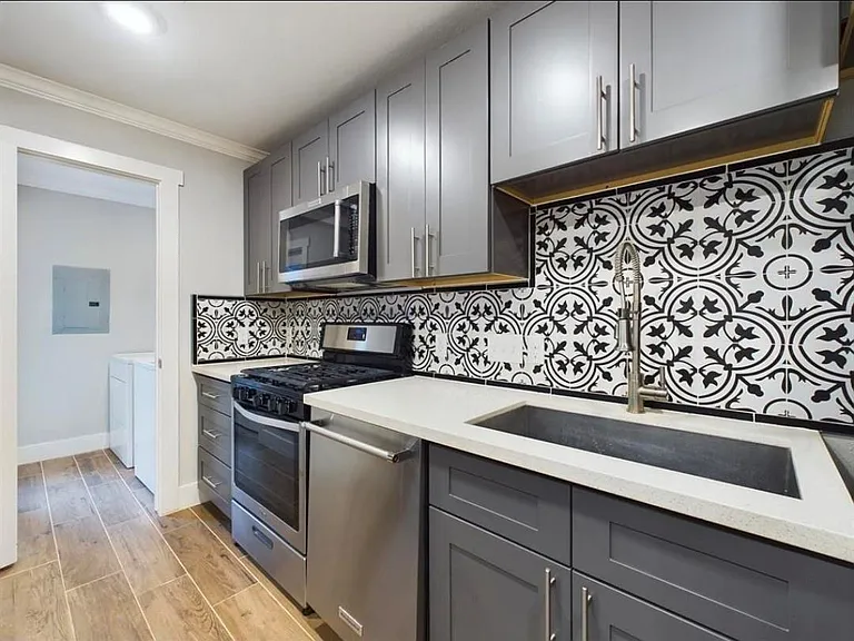 9007 Sharpcrest St — Photo 9