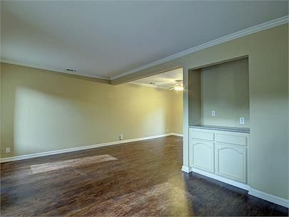 3rd image of 3105 Garden Cir #1