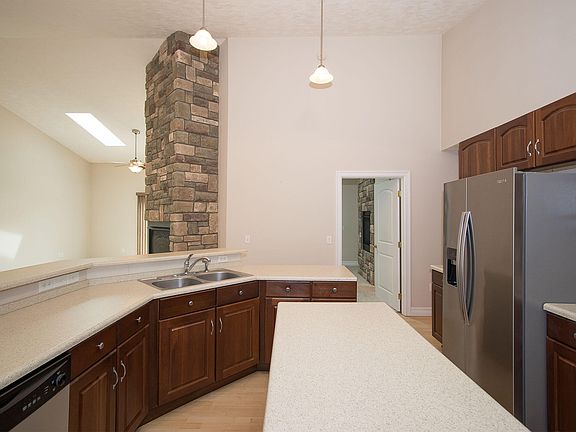 2nd image of 117 Clubhouse Dr Unit 7