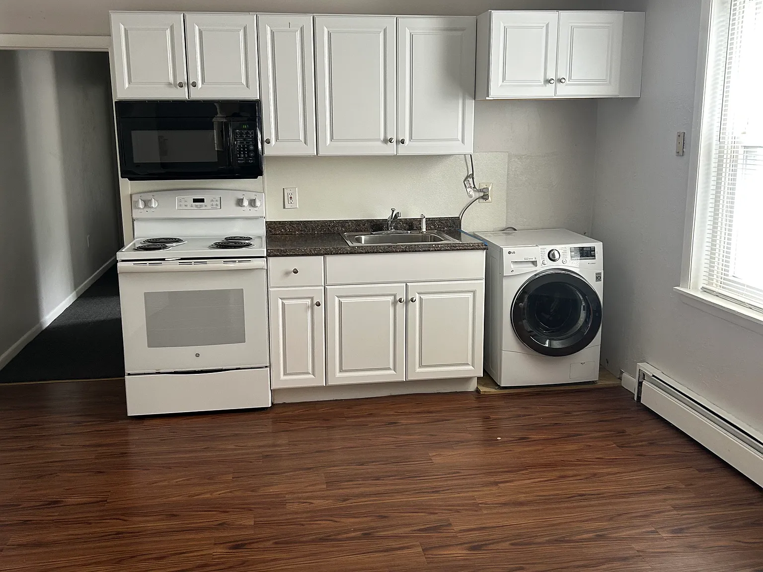 2 bed, 850 sqft, $1,400 — Photo 1