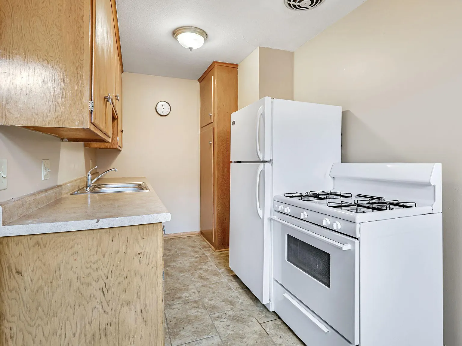 Hub Apartments — Photo 4