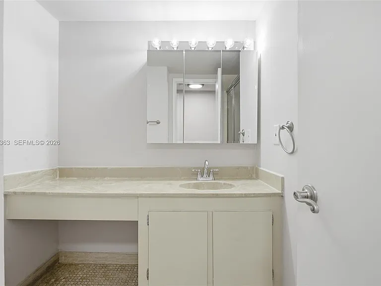 2500 Parkview Dr #415 — Photo 17