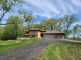22661 Woodhill Dr, Lakeville, MN 55044