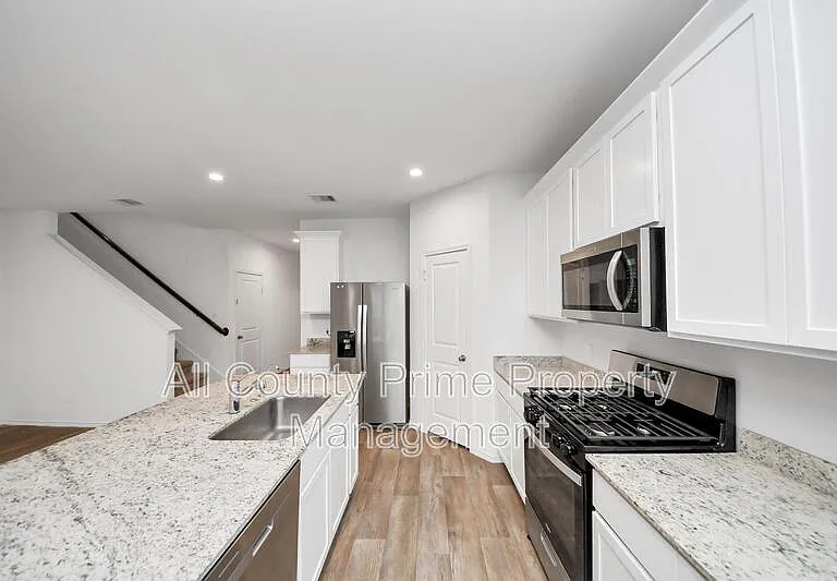 31303 Heddington Ln — Photo 6
