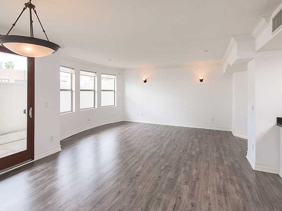 3rd image of 122 N Clark Dr APT 104