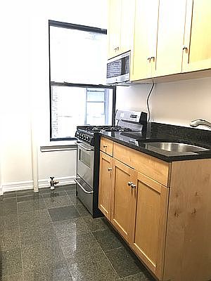 4th image of 236 E 13th St APT 6
